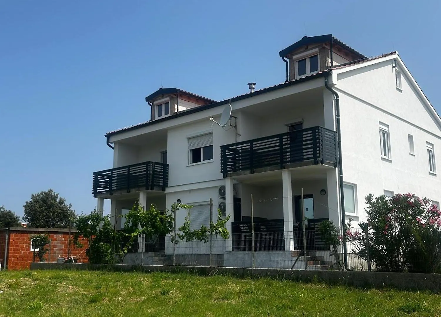 Apartments Mateo ロパール